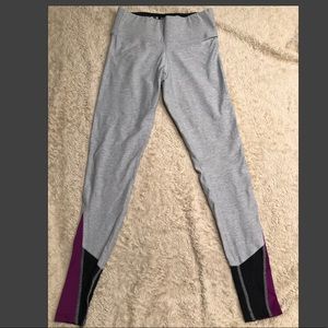 Victoria’s Secret (PINK) Ultimate Yoga Leggings